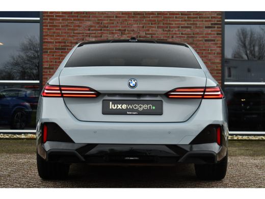 BMW 5 Serie 530e M-Sport Pano ACC 360 H/K Stoel-vent Brooklyngrau ActivLease financial lease