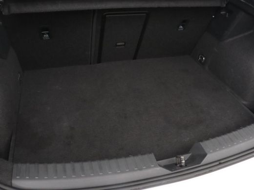 CUPRA Leon 1.4 eHybrid VZ | 245pk | Stoelverwarming | Carplay | Camera | Sfeerverlichting | Navigatie | Adap... ActivLease financial lease