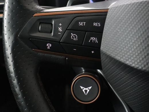 CUPRA Leon 1.4 eHybrid VZ | 245pk | Stoelverwarming | Carplay | Camera | Sfeerverlichting | Navigatie | Adap... ActivLease financial lease