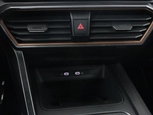 CUPRA Leon 1.4 eHybrid VZ | 245pk | Stoelverwarming | Carplay | Camera | Sfeerverlichting | Navigatie | Adap... ActivLease financial lease