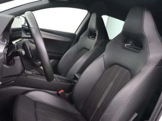 CUPRA Leon 1.4 eHybrid VZ | 245pk | Stoelverwarming | Carplay | Camera | Sfeerverlichting | Navigatie | Adap... ActivLease financial lease