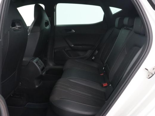 CUPRA Leon 1.4 eHybrid VZ | 245pk | Stoelverwarming | Carplay | Camera | Sfeerverlichting | Navigatie | Adap... ActivLease financial lease