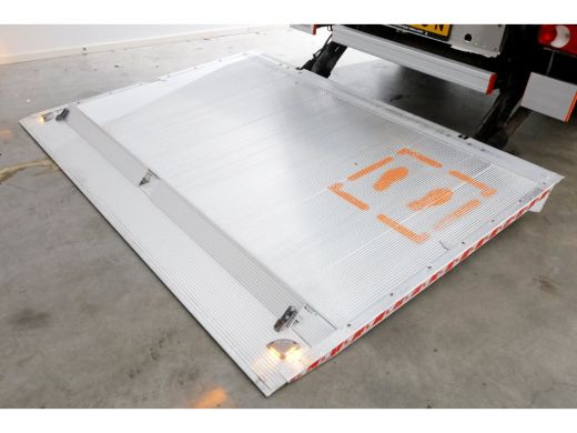 Mercedes-Benz Sprinter 314 CDI 143pk E6 Bakwagen met laadklep en zijdeur L440 1080kg laadverm. 03-2022 ActivLease financial lease