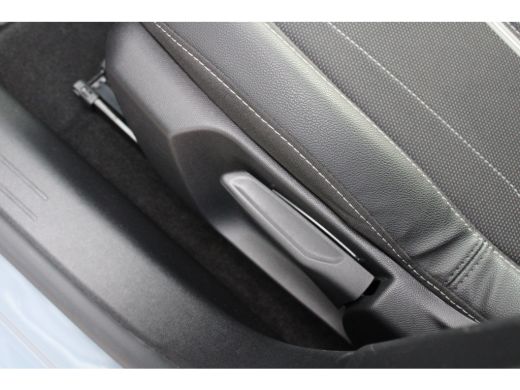 Opel Corsa-e GS 50 kWh | Fase 3 laden | Navi by app | Camera | All season | 9.000km | BTW | Lichtmetaal | ActivLease financial lease