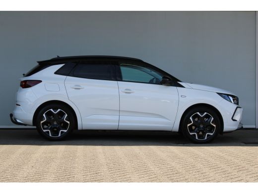Opel Grandland 1.6 Plug-In Hybrid 4X4 | Matrix LED koplampen | Stoel & stuur verwarmd | Alcantara bekleding | Cr... ActivLease financial lease