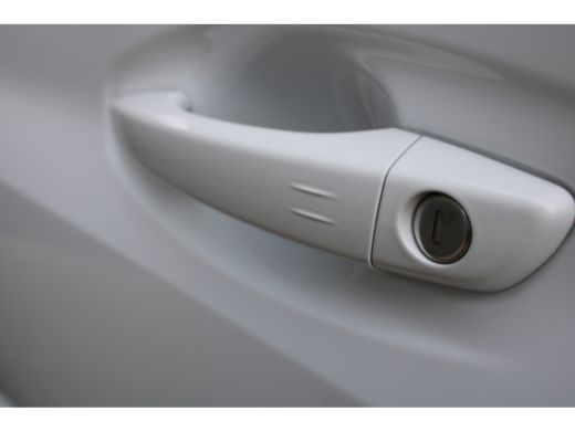 Peugeot e-208 EV GT 50 kWh | Fase 3 laden | Nieuw model | BTW | Navigatie | Camera voor + achter | ActivLease financial lease