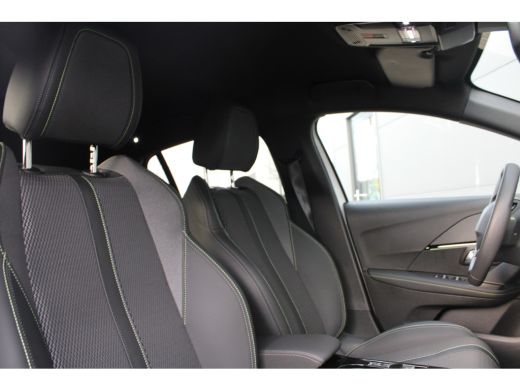 Peugeot e-208 EV GT 50 kWh | Fase 3 laden | Nieuw model | BTW | Navigatie | Camera voor + achter | ActivLease financial lease