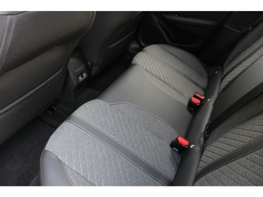 Peugeot e-208 EV Style 50 kWh | Fase 3 laden | Navigatie | Stoelverwarming | Nieuw model | BTW | 23.000km | ActivLease financial lease