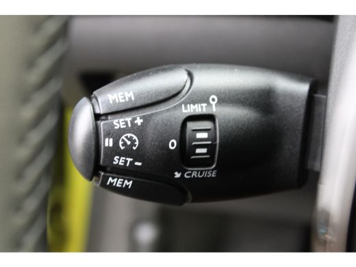 Peugeot e-208 EV Style 50 kWh | Fase 3 laden | Navigatie | Stoelverwarming | Nieuw model | BTW | 23.000km | ActivLease financial lease