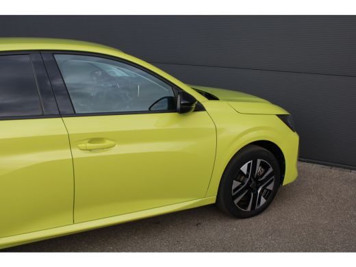 Peugeot e-208 EV Style 50 kWh | Fase 3 laden | Navigatie | Stoelverwarming | Nieuw model | BTW | 23.000km | ActivLease financial lease
