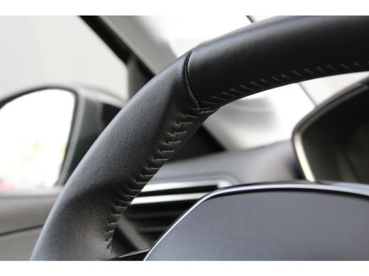 Peugeot e-208 EV Style 50 kWh | Fase 3 laden | Navigatie | Stoelverwarming | Nieuw model | BTW | 23.000km | ActivLease financial lease