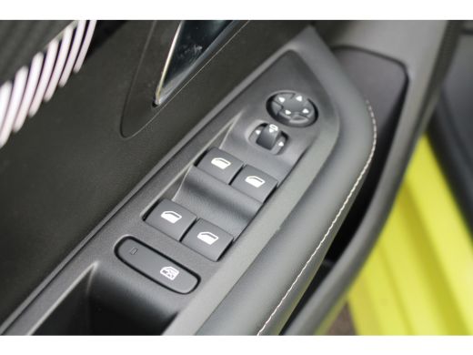 Peugeot e-208 EV Style 50 kWh | Fase 3 laden | Navigatie | Stoelverwarming | Nieuw model | BTW | 23.000km | ActivLease financial lease