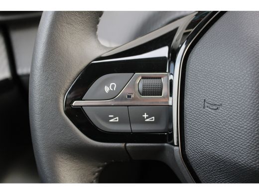 Peugeot e-208 EV Style 50 kWh | Fase 3 laden | Navigatie | Stoelverwarming | Nieuw model | BTW | 23.000km | ActivLease financial lease