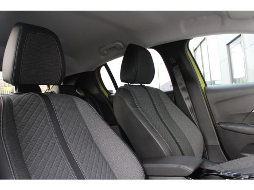 Peugeot e-208 EV Style 50 kWh | Fase 3 laden | Navigatie | Stoelverwarming | Nieuw model | BTW | 23.000km | ActivLease financial lease