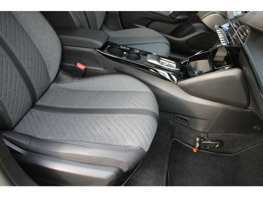 Peugeot e-208 EV Style 50 kWh | Fase 3 laden | Navigatie | Stoelverwarming | Nieuw model | BTW | 23.000km | ActivLease financial lease