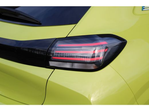 Peugeot e-208 EV Style 50 kWh | Fase 3 laden | Navigatie | Stoelverwarming | Nieuw model | BTW | 23.000km | ActivLease financial lease