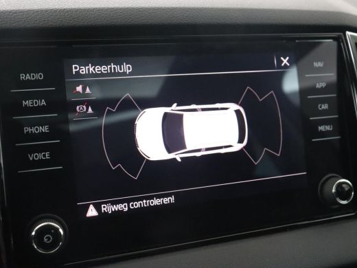 Skoda Karoq 1.0 TSI Business Edition | Panoramadak | Trekhaak | Carplay | Navigatie | Park Assist  | Climate ... ActivLease financial lease