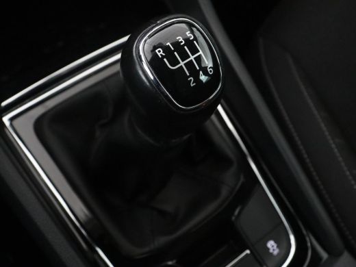 Skoda Karoq 1.0 TSI Business Edition | Panoramadak | Trekhaak | Carplay | Navigatie | Park Assist  | Climate ... ActivLease financial lease