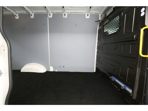 Volkswagen Crafter 35 2.0 TDI L3H3 | 140PK | 3000kg Trekgew. | Trekh. | Airco | Cruise ActivLease financial lease