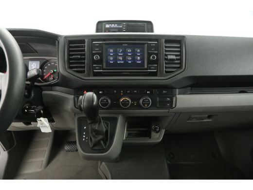 Volkswagen Crafter 35 2.0 TDI L4H3 | 177PK | 3000kg Trekgew. | Aut. | Airco | 3-Zits | Carplay | Trekh. | Camera | P... ActivLease financial lease