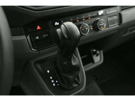 Volkswagen Crafter 35 2.0 TDI L4H3 | 177PK | 3000kg Trekgew. | Aut. | Airco | 3-Zits | Carplay | Trekh. | Camera | P... ActivLease financial lease