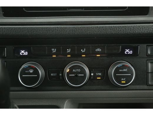 Volkswagen Crafter 35 2.0 TDI L4H3 | 177PK | 3000kg Trekgew. | Aut. | Airco | 3-Zits | Carplay | Trekh. | Camera | P... ActivLease financial lease