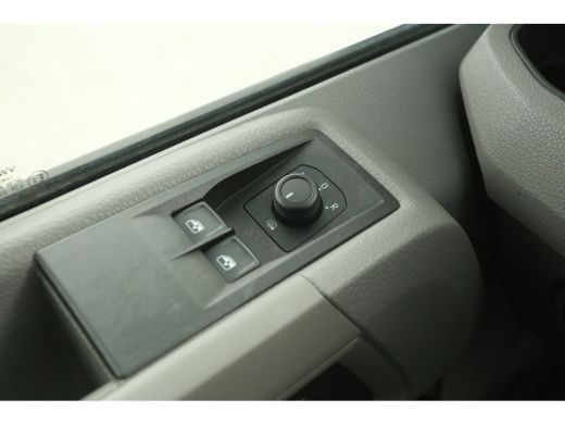 Volkswagen Crafter 35 2.0 TDI L4H3 | 177PK | 3000kg Trekgew. | Aut. | Airco | 3-Zits | Carplay | Trekh. | Camera | P... ActivLease financial lease