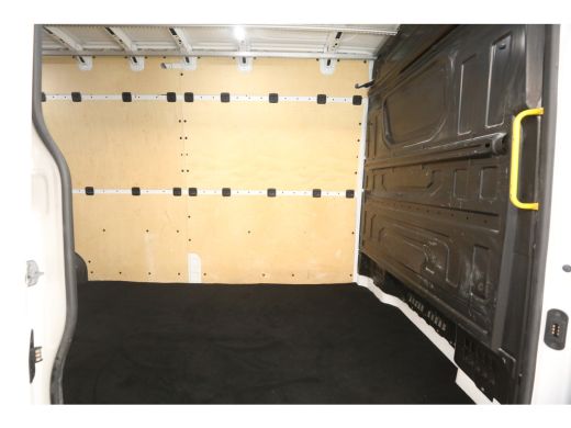 Volkswagen Crafter 35 2.0 TDI L4H3 | 177PK | 3000kg Trekgew. | Aut. | Airco | 3-Zits | Carplay | Trekh. | Camera | P... ActivLease financial lease