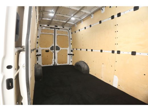 Volkswagen Crafter 35 2.0 TDI L4H3 | 177PK | 3000kg Trekgew. | Aut. | Airco | 3-Zits | Carplay | Trekh. | Camera | P... ActivLease financial lease