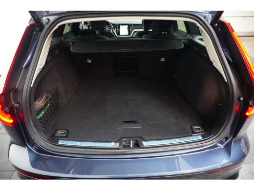 Volvo  V60 2.0 T6 Plug-in hybrid AWD Ultra Dark | Trekhaak | Panoramadak | BLIS | PDC V+A en camera | Stoel ... ActivLease financial lease