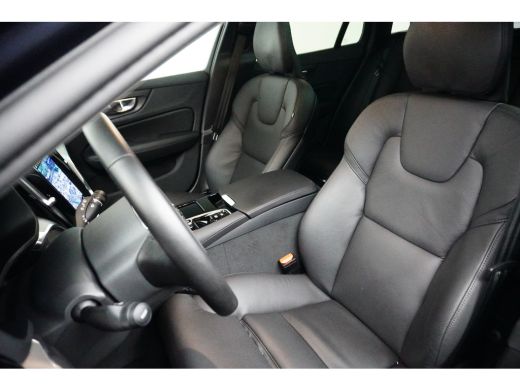 Volvo  V60 2.0 T6 Plug-in hybrid AWD Ultra Dark | Trekhaak | Panoramadak | BLIS | PDC V+A en camera | Stoel ... ActivLease financial lease