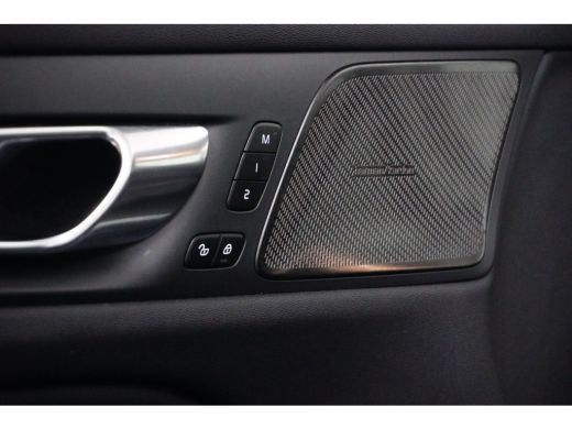 Volvo  V60 2.0 T6 Plug-in hybrid AWD Ultra Dark | Trekhaak | Panoramadak | BLIS | PDC V+A en camera | Stoel ... ActivLease financial lease