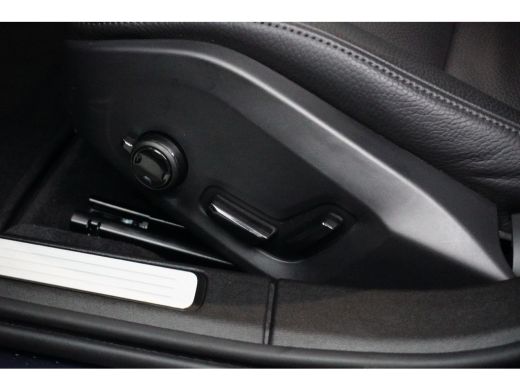 Volvo  V60 2.0 T6 Plug-in hybrid AWD Ultra Dark | Trekhaak | Panoramadak | BLIS | PDC V+A en camera | Stoel ... ActivLease financial lease