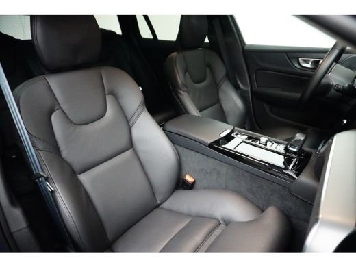 Volvo  V60 2.0 T6 Plug-in hybrid AWD Ultra Dark | Trekhaak | Panoramadak | BLIS | PDC V+A en camera | Stoel ... ActivLease financial lease