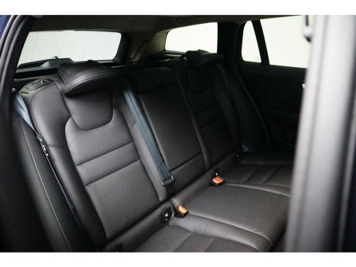 Volvo  V60 2.0 T6 Plug-in hybrid AWD Ultra Dark | Trekhaak | Panoramadak | BLIS | PDC V+A en camera | Stoel ... ActivLease financial lease