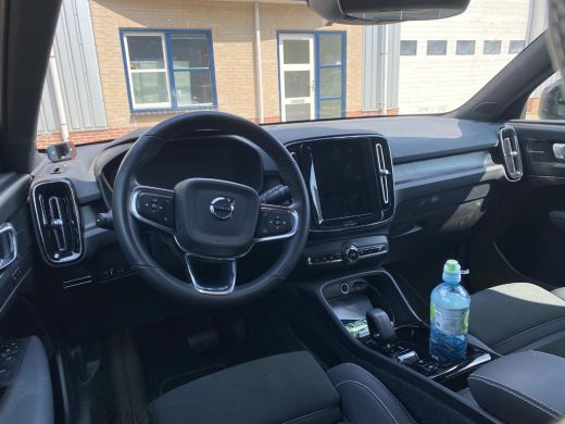 Volvo  XC40 1.5 T5 Recharge Ultimate Dark | Trekhaak | Panoramadak | PDC V+A en camera | Harman & Kardon Audi... ActivLease financial lease