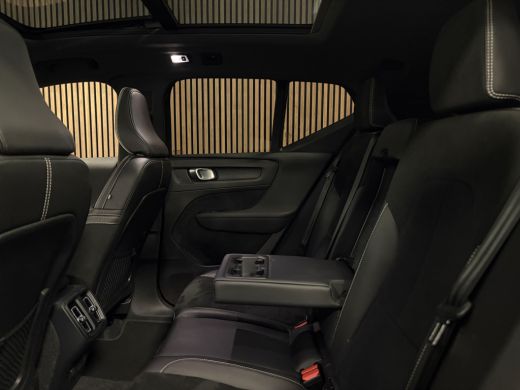 Volvo  XC40 T2 Aut. R-Design Schuifdak | Adaptieve Cruise Control | Stoel en Stuurwielverwarming | Parkeercam... ActivLease financial lease