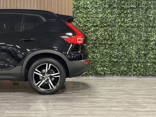 Volvo  XC40 T2 Aut. R-Design Schuifdak | Adaptieve Cruise Control | Stoel en Stuurwielverwarming | Parkeercam... ActivLease financial lease