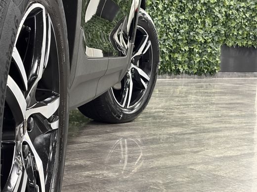 Volvo  XC40 T2 Aut. R-Design Schuifdak | Adaptieve Cruise Control | Stoel en Stuurwielverwarming | Parkeercam... ActivLease financial lease