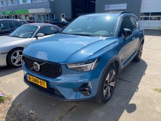 Volvo  XC40 1.5 T5 Recharge Ultimate Dark | Trekhaak | Panoramadak | PDC V+A en camera | Harman & Kardon Audi...