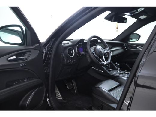 Alfa Romeo Stelvio 2.2d B-Tech Alles zwart, Volledier, Climate, Trkehaak, ActivLease financial lease
