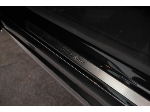 Alfa Romeo Stelvio 2.2d B-Tech Alles zwart, Volledier, Climate, Trkehaak, ActivLease financial lease