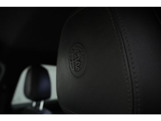 Alfa Romeo Stelvio 2.2d B-Tech Alles zwart, Volledier, Climate, Trkehaak, ActivLease financial lease