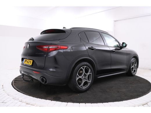 Alfa Romeo Stelvio 2.2d B-Tech Alles zwart, Volledier, Climate, Trkehaak, ActivLease financial lease