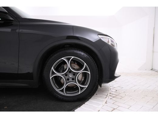 Alfa Romeo Stelvio 2.2d B-Tech Alles zwart, Volledier, Climate, Trkehaak, ActivLease financial lease