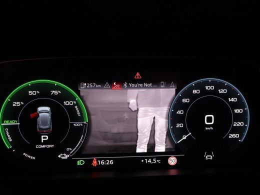 Audi e-tron 55 QUATTRO 95 kWh + TREKHAAK | NACHTZICHT | LUCHTVERING | HEAD-UP | ADAPTIVE CRUISE CONTROL ActivLease financial lease