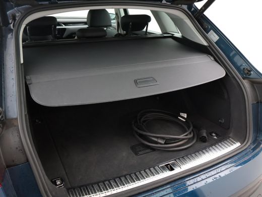 Audi e-tron 55 QUATTRO 95 kWh + TREKHAAK | NACHTZICHT | LUCHTVERING | HEAD-UP | ADAPTIVE CRUISE CONTROL ActivLease financial lease