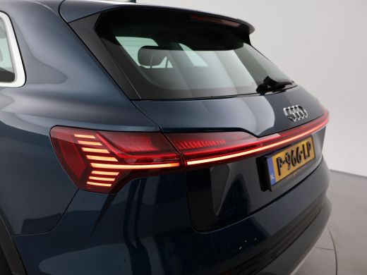 Audi e-tron 55 QUATTRO 95 kWh + TREKHAAK | NACHTZICHT | LUCHTVERING | HEAD-UP | ADAPTIVE CRUISE CONTROL ActivLease financial lease