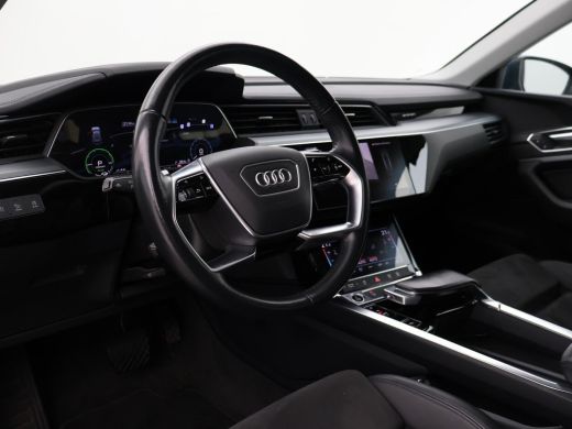 Audi e-tron 55 QUATTRO 95 kWh + TREKHAAK | NACHTZICHT | LUCHTVERING | HEAD-UP | ADAPTIVE CRUISE CONTROL ActivLease financial lease