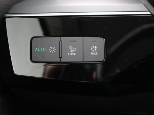 Audi e-tron 55 QUATTRO 95 kWh + TREKHAAK | NACHTZICHT | LUCHTVERING | HEAD-UP | ADAPTIVE CRUISE CONTROL ActivLease financial lease